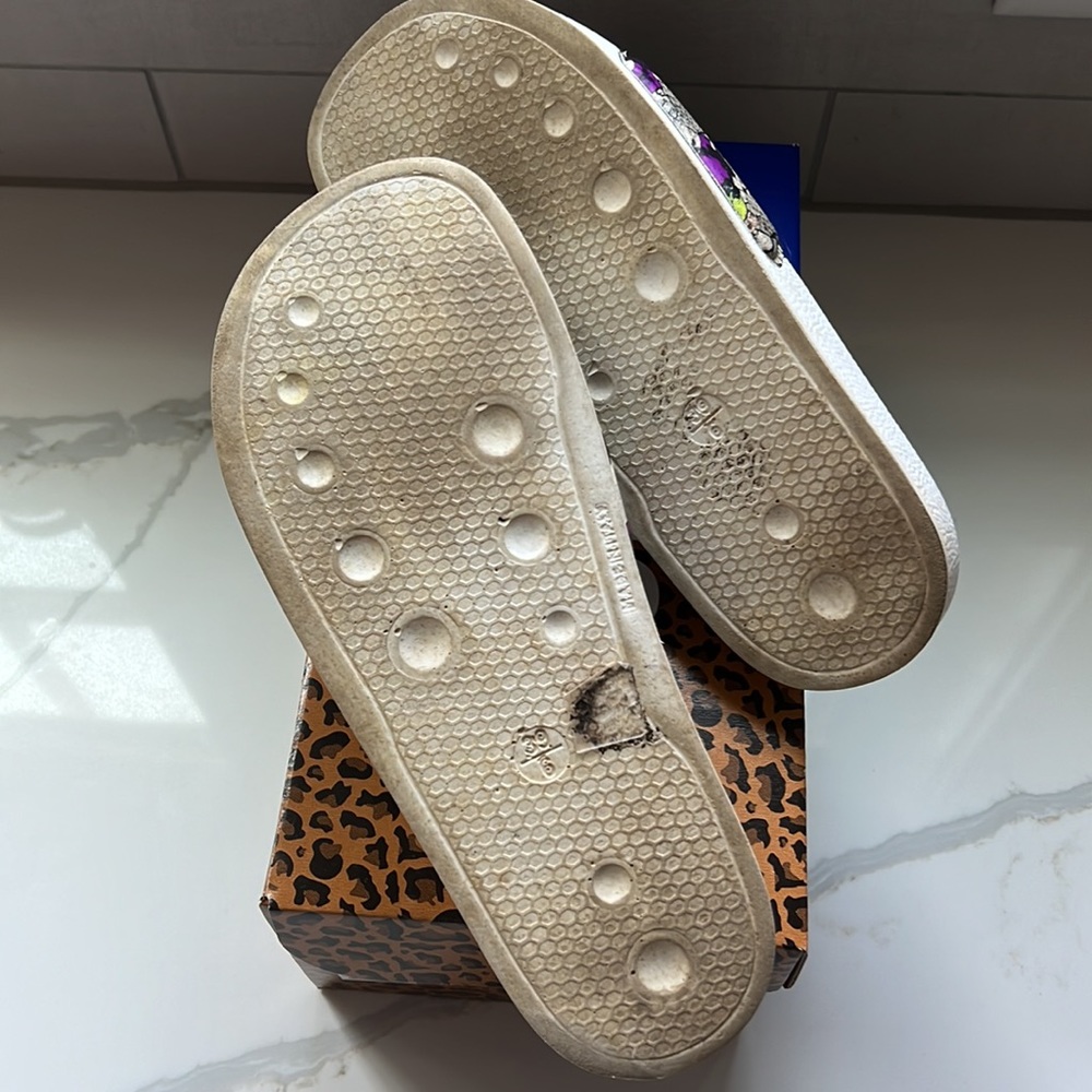 P448 Slides Size: 39 & Color: Whi/Pium Apy - image 4